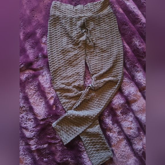 Puma workout set. Sports Bra with buttlifting stretch pants size large. - Picture 6 of 7